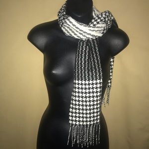 Black and white scarf